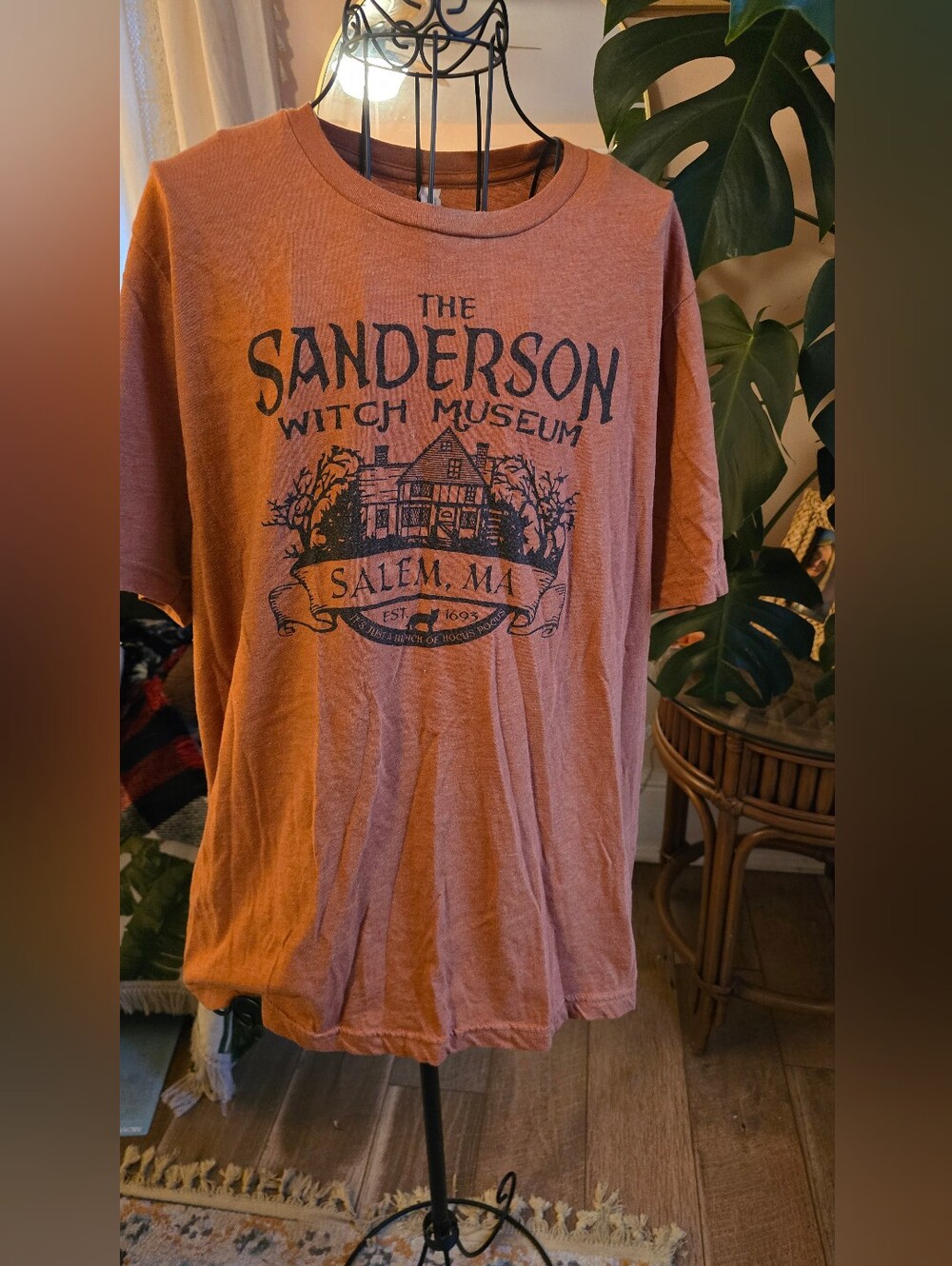 🎃The Sanderson Witch Museum Hocus Pocus Salem MA Heather Rust Graphic Tee XL